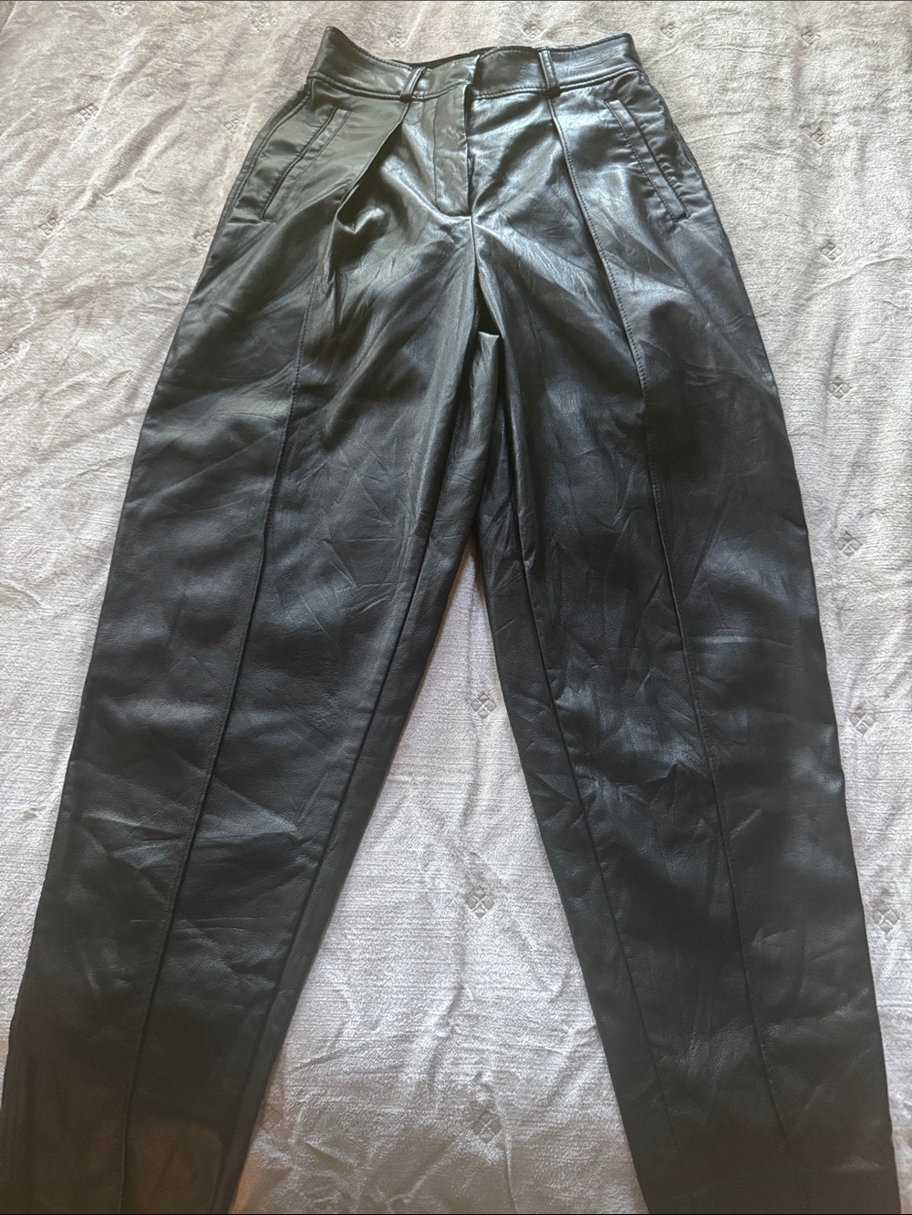 Aritzia Babaton Black Faux Leather Pleated Pants 00